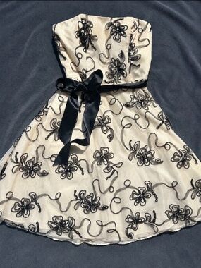 Vintage Y2K Masquerade Strapless Floral Embroider Cocktail Homecoming/Prom Dress